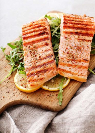 Salmão grelhado: motivos para consumi-lo com frequência