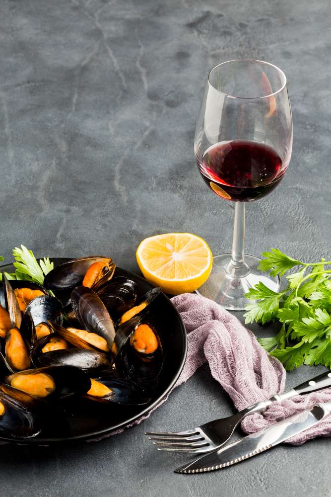 Vinhos e frutos do mar: aprenda as melhores combinações para harmonizar pratos como camarão, salmão e lagosta com vinhos perfeitos.