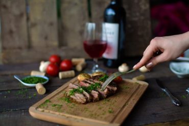 Carnes nobres e vinhos: as melhores harmonizações para surpreender