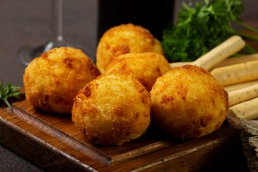 Aprenda a receita de bolinho de bacalhau perfeita