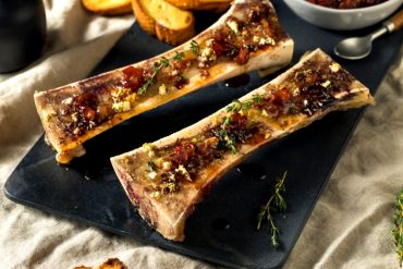 Tutano assado à moda do chef: receita rara e irresistível